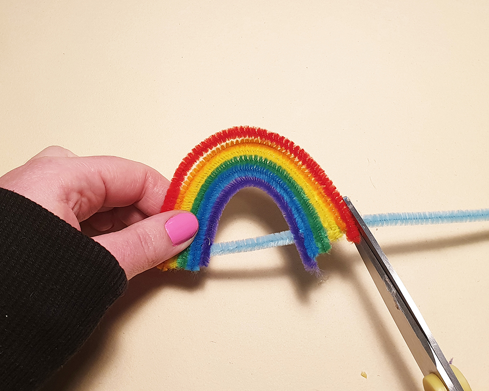 How-to make a pipe cleaner rainbow