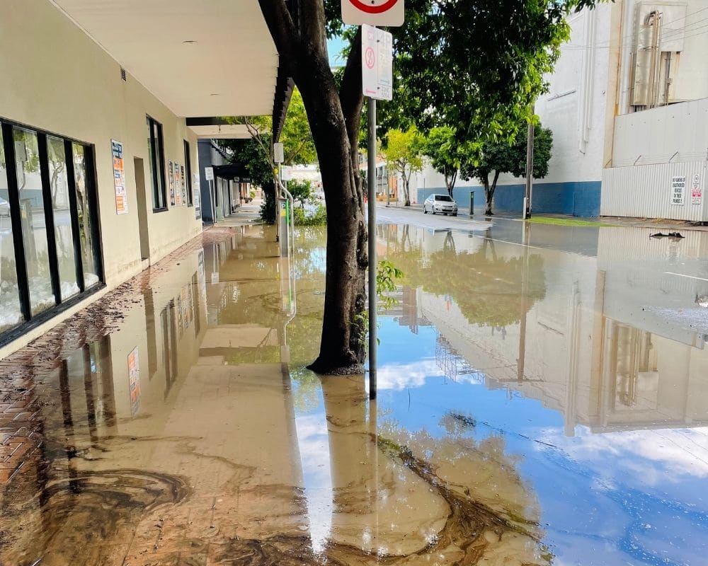 Cork & Chroma Brisbane Floods Blog Post - Montague Road Submerged